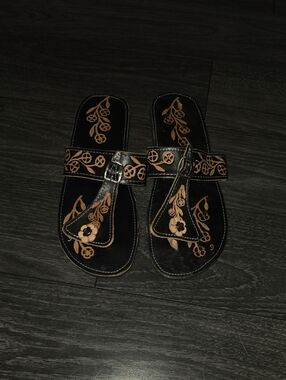 Women’s Black Floral Embroidered Thong Sandals